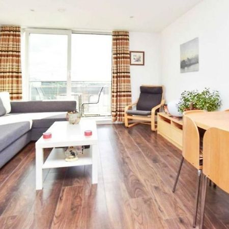 New Stylish 1 Bedroom Flat Stunning Balcony Views Brentford Dış mekan fotoğraf