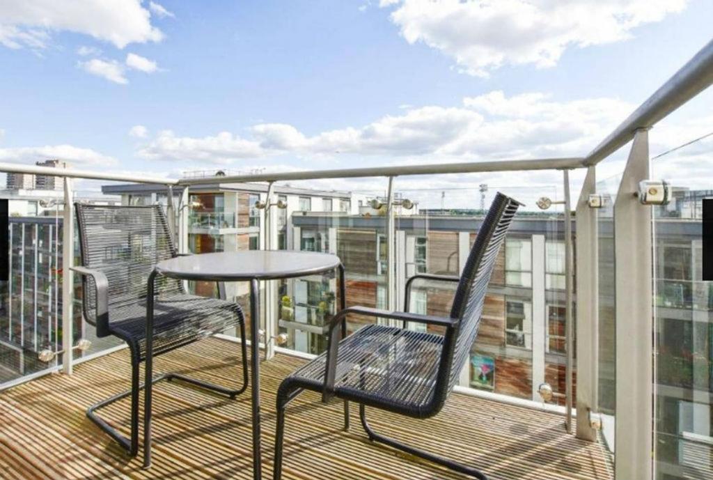 New Stylish 1 Bedroom Flat Stunning Balcony Views Brentford Dış mekan fotoğraf