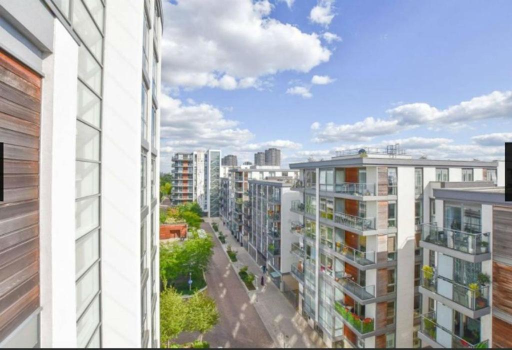 New Stylish 1 Bedroom Flat Stunning Balcony Views Brentford Dış mekan fotoğraf